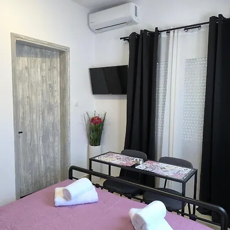 The Dock Ξενοδοχείο *